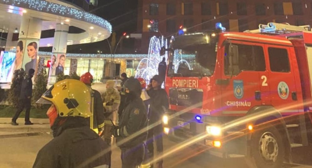 Breaking NEWS // Un centrul comercial din capitală evacuat de URGENȚĂ. Pompierii și poliția sunt la fața locului